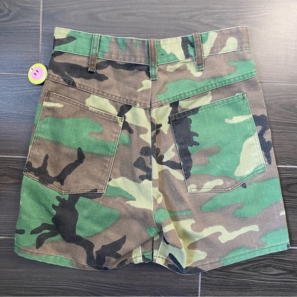 Vintage 90s Camo Cargo Shorts - Picture 2 of 8